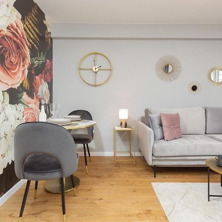 City Center Apartment Near The Vistula By Noclegi Renters Varsó Kültér fotó