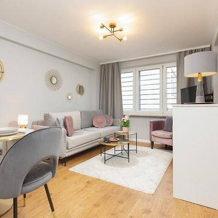 City Center Apartment Near The Vistula By Noclegi Renters Varsó Kültér fotó