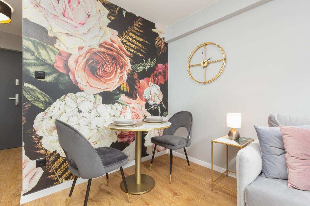 City Center Apartment Near The Vistula By Noclegi Renters Varsó Kültér fotó