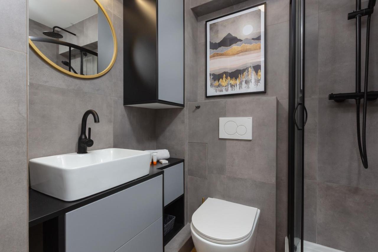 City Center Apartment Near The Vistula By Noclegi Renters Varsó Kültér fotó