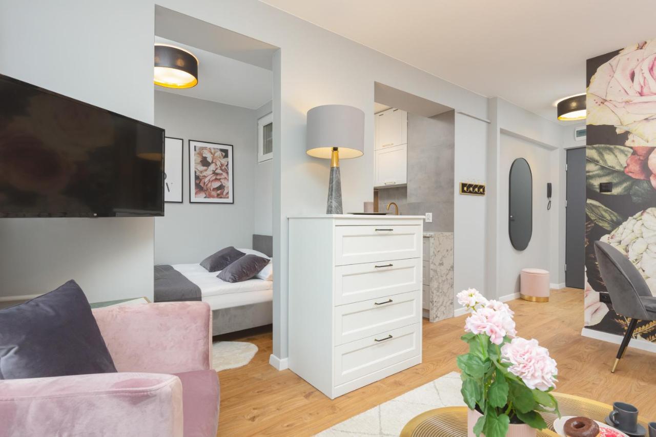 City Center Apartment Near The Vistula By Noclegi Renters Varsó Kültér fotó