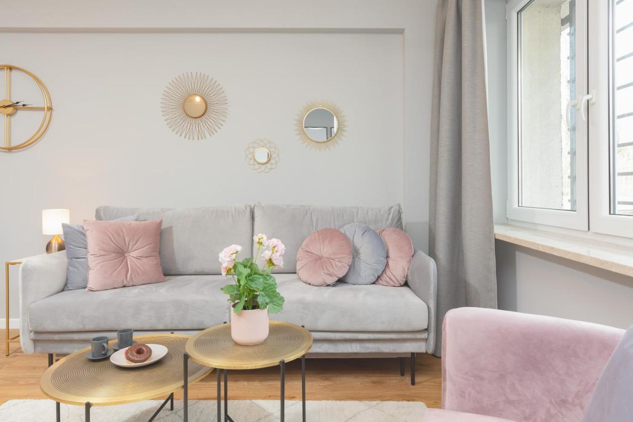 City Center Apartment Near The Vistula By Noclegi Renters Varsó Kültér fotó