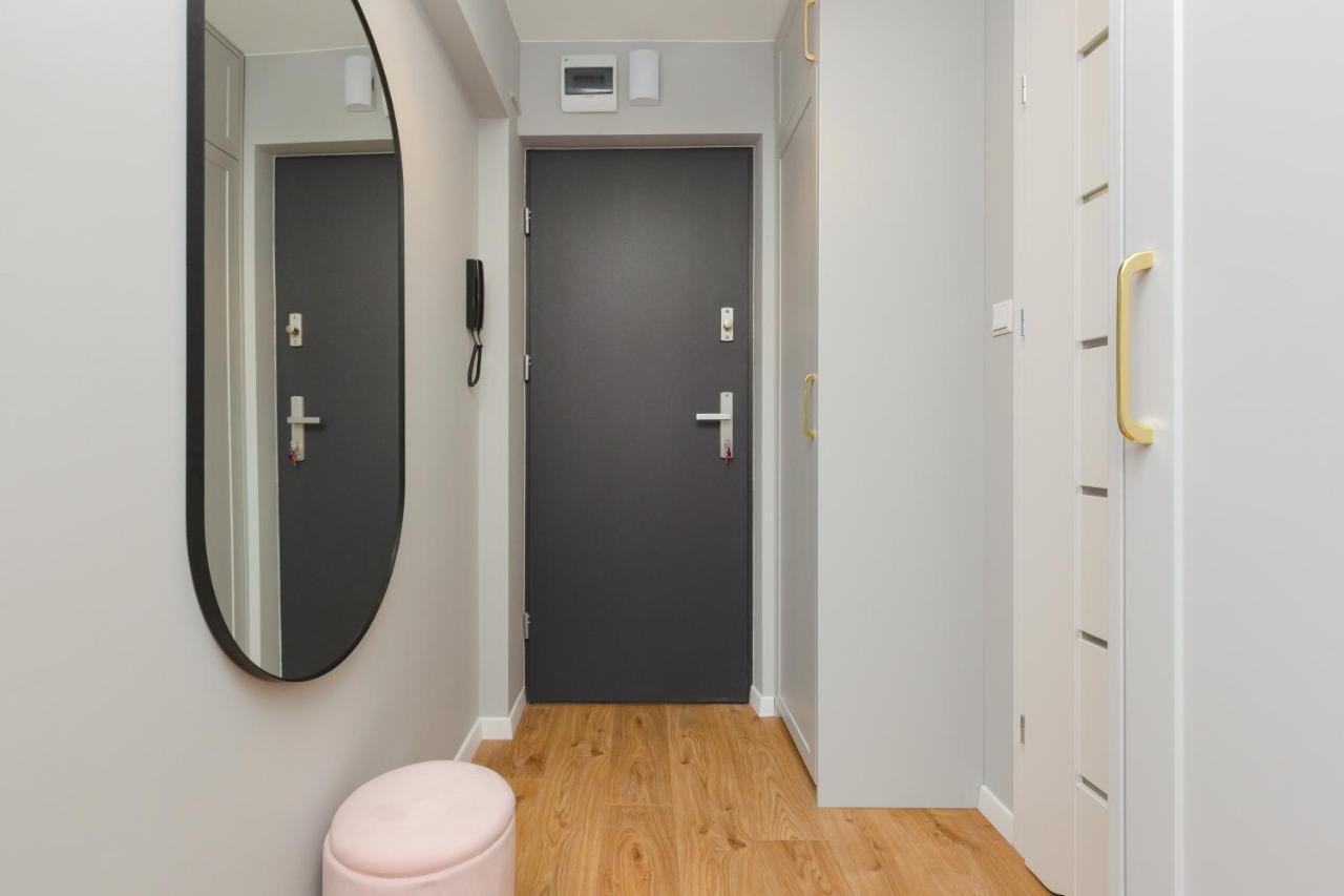 City Center Apartment Near The Vistula By Noclegi Renters Varsó Kültér fotó