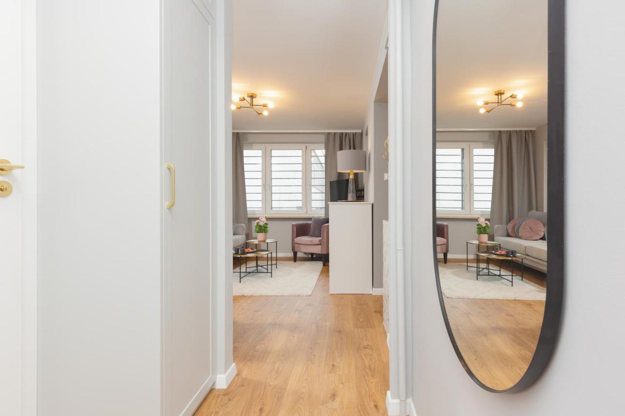 City Center Apartment Near The Vistula By Noclegi Renters Varsó Kültér fotó