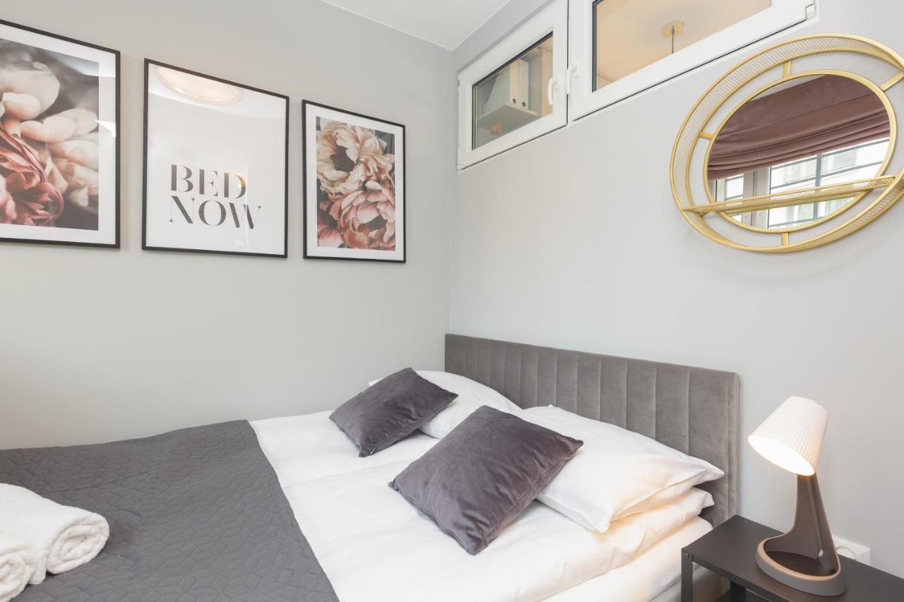 City Center Apartment Near The Vistula By Noclegi Renters Varsó Kültér fotó