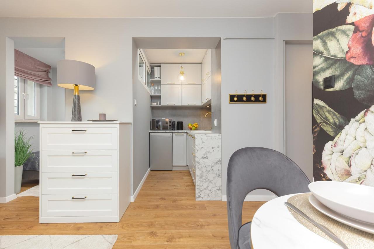 City Center Apartment Near The Vistula By Noclegi Renters Varsó Kültér fotó