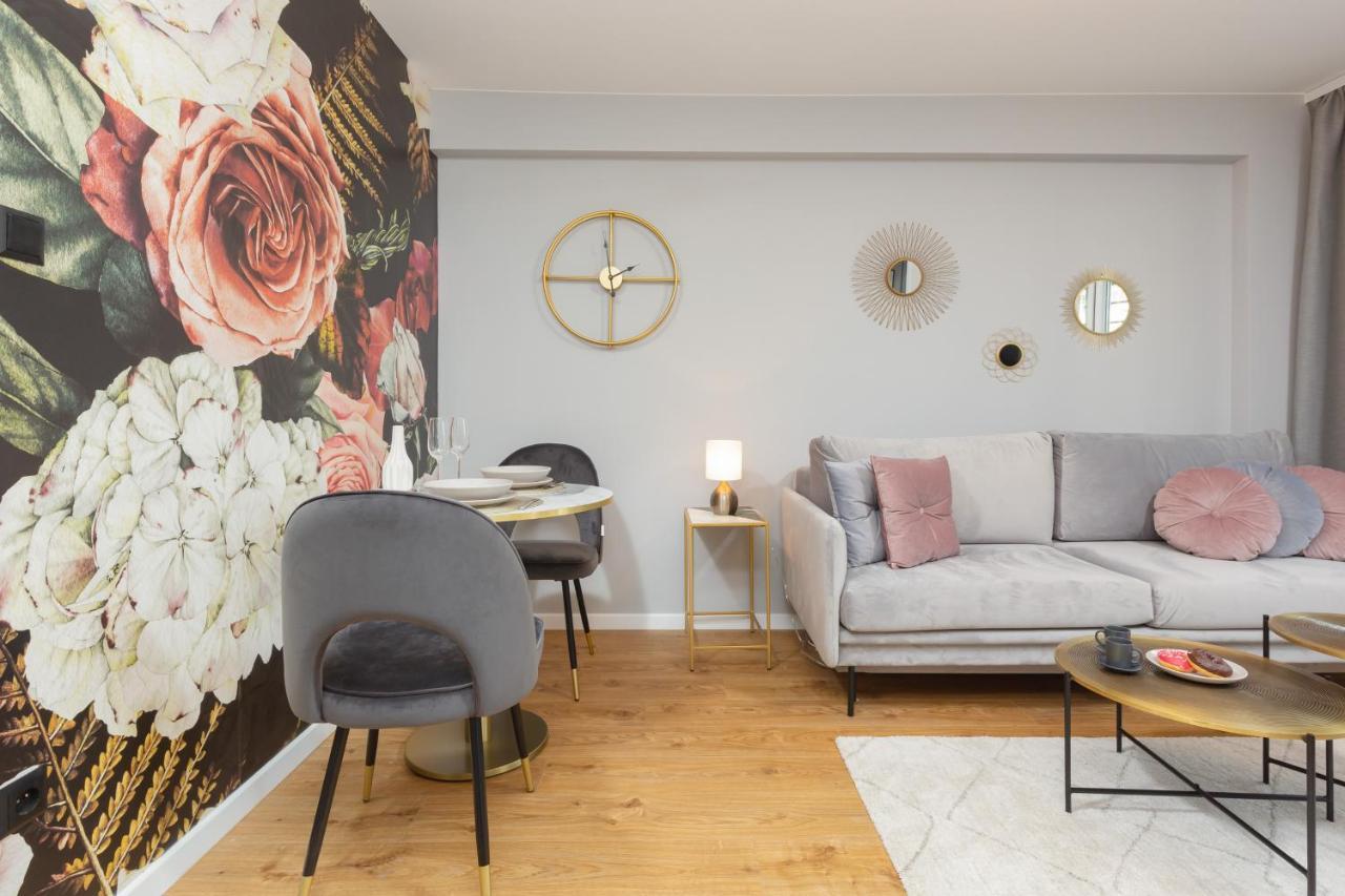 City Center Apartment Near The Vistula By Noclegi Renters Varsó Kültér fotó