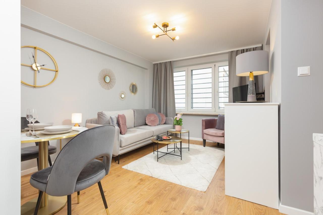 City Center Apartment Near The Vistula By Noclegi Renters Varsó Kültér fotó